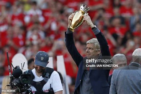 1,114 Arsenal Premier League Trophy Stock Photos, High-Res Pictures, and Images - Getty Images