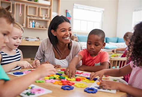 Montessori Preschool: Benefits, Characteristics & Cons