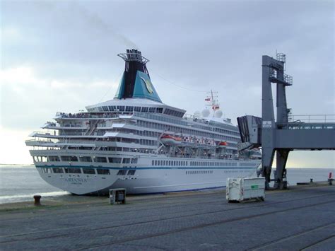 File:Cruise ship Artania 2011-08-01 (2).jpg