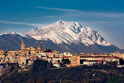 Chieti climate: weather by month, temperature, rain - Climates to Travel