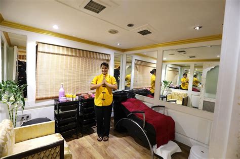 Interior Photo Gallery of Palace on Wheels Train