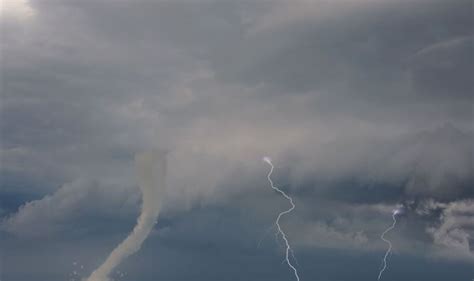 Tornado warning as parts of UK to get hit by 60mph winds and hail ...