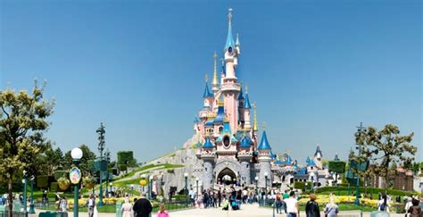 Disneyland Vacation In Paris During Winter And Summer | Save A Train