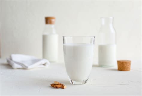 Almond Milk vs. Cow's Milk: Which Is More Eco-Friendly?