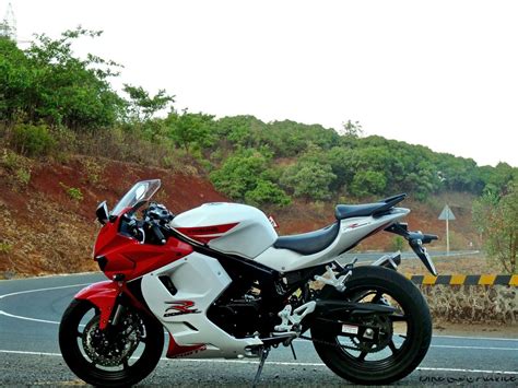 Hyosung GT250R Review - Pros, Cons, Specs & Ratings