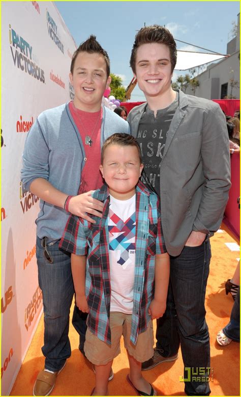 Noah Munck: 'iParty' with Brother Ethan! | Photo 420091 - Photo Gallery | Just Jared Jr.