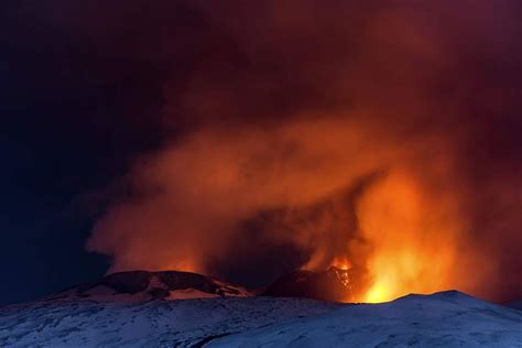 Italian Volcano Eruption Today / Italy's dangerous supervolcano 'about ...