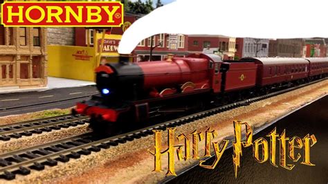 Hornby HO Scale (OO Scale) Harry Potter Hogwarts Express #5972 with DCC & Sounds - YouTube