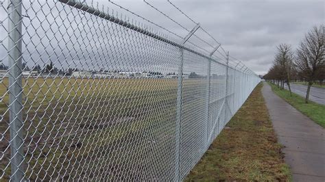 How to Clean Rusted Chain-Link Fences | Kingcats-fence.com