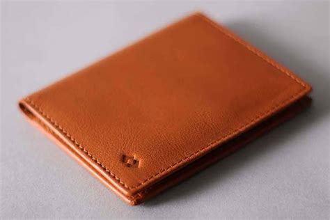 Handmade Leather Card Wallet with RFID Blocking Protection | Gadgetsin