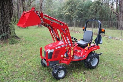 MASSEY FERGUSON GC1705 COMPACT TRACTOR for sale