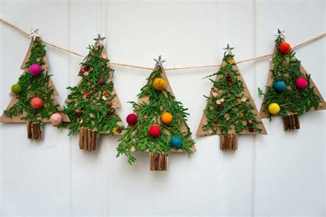 Christmas Crafts for Kids by Age - Easy Homemade Decorations - Go Get ...