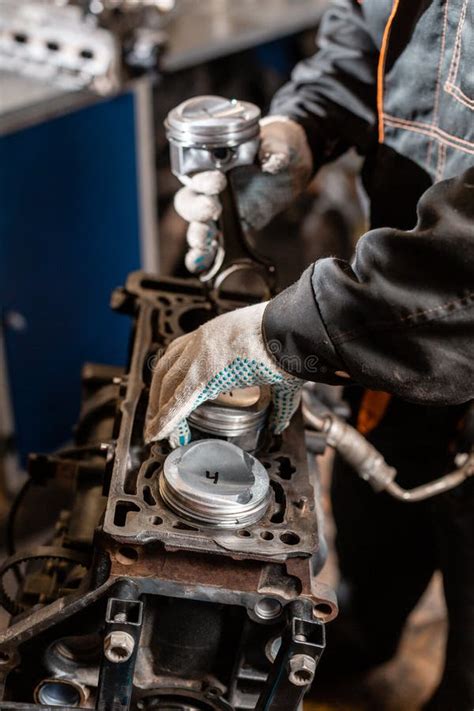 Close-up Car Mechanic Holding A New Piston For The Engine, Overhaul ...