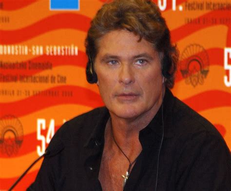 Footage of David Hasselhoff Performing on Berlin Wall | Witnify