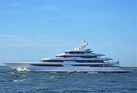 Ex-the head of AP, Putin's godfather Medvedchuk bought the newest yacht ...