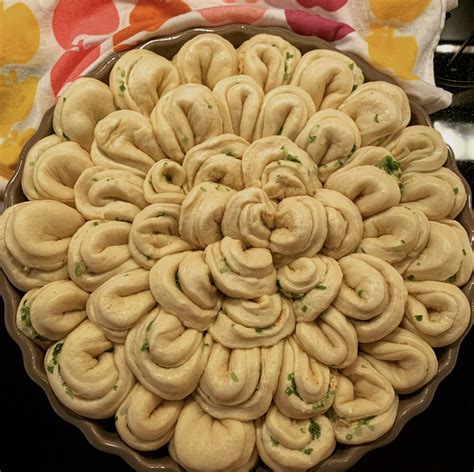 Beautiful Pull-Apart Flower Petals Garlic Bread - Fab Food Flavors