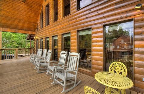 Hillbilly Hilton #525 Cabin in GATLINBURG w/ 5 BR (Sleeps14)