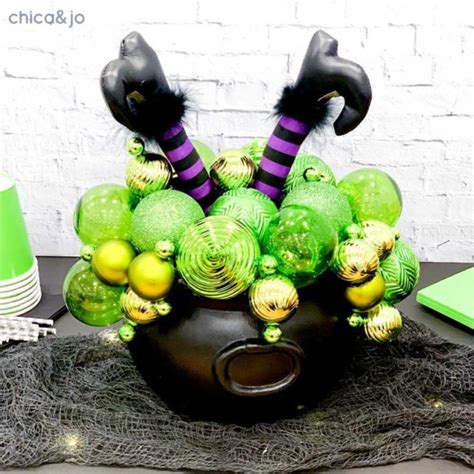 Witch Cauldron Centerpiece for a Halloween Party | Chica and Jo