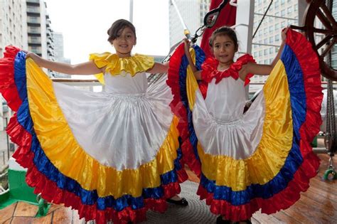 Colombian dancers | Colombian girls, Colombian culture, Columbia dresses