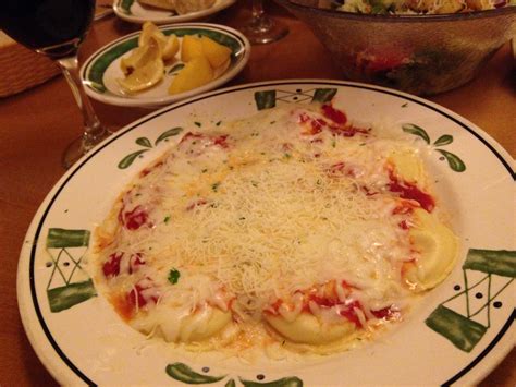 The Olive Garden – Cheese Ravioli with Marinara Sauce – Dine at Joe's