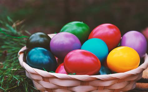 Download wallpaper: Easter eggs basket 3840x2400