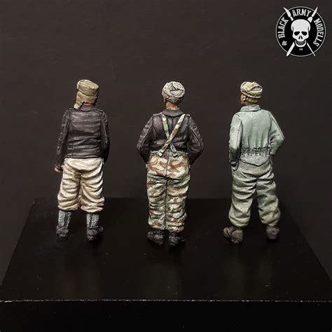 72-12 German panzer crew in winter dress – Black Army Modells