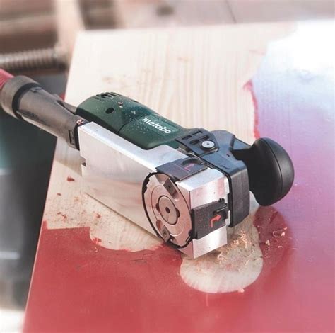 The problem solver for renovation work = Metabo Paint Remover LF 724 S!!! Saves up to 70% of ...