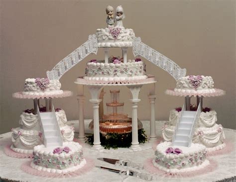 Beautiful Photos of Wedding Cakes with Fountains and Bridges | Fountain wedding cakes, Wedding ...