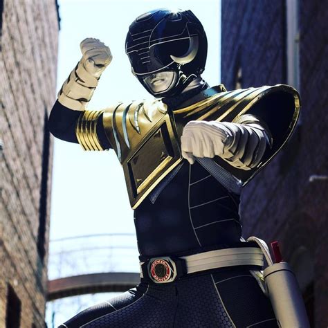 Armored Black Power Ranger with Dragon Shield | Power rangers cosplay ...