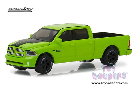 2017 Dodge Ram 1500 Sport Pickup Truck 29927 1/6 scale Greenlight ...