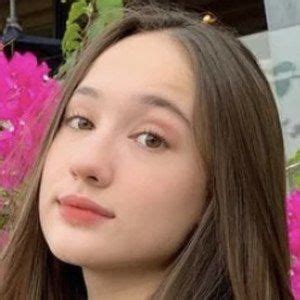 Laura Moane - Age, Family, Bio | Famous Birthdays