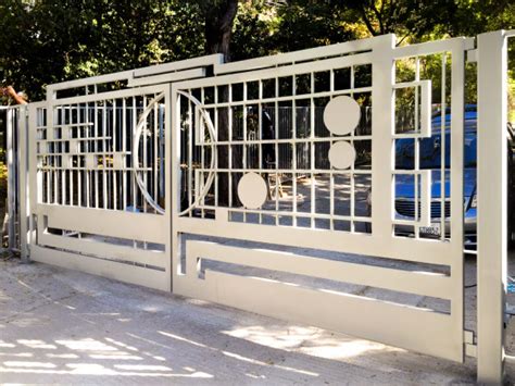 Stainless Steel Driveway Gate | MulhollandBrand.com