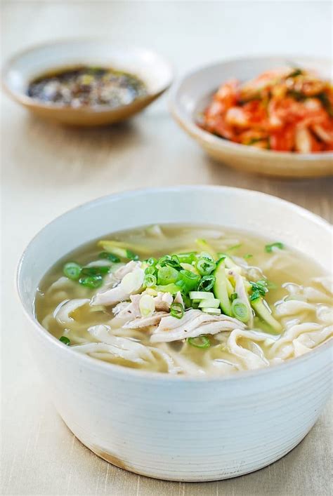 Dak Kalguksu (Chicken Noodle Soup) - Korean Bapsang