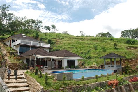 Villa Tania, Kolam Renang Pribadi dengan Panorama Alam Puncak Yang Indah – Villa di Puncak