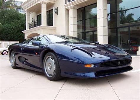 Jaguar XJ220: 1992 Supercar - Specs, Review & Top Speed