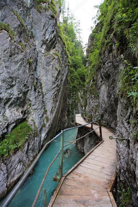 Słynny Partnachklamm w Garmisch Partenkirchen — Zdjęcie stockowe ...