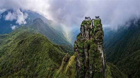 It Takes 9,000 Steps to Reach China's Fanjingshan Temple | HowStuffWorks