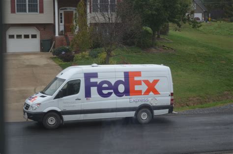 Mama(e) in Translation: More on the FedEx Arrow...