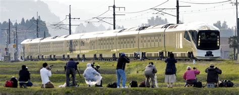 GALLERY: Luxury sleeper train "Shiki-shima" begins operations in Japan