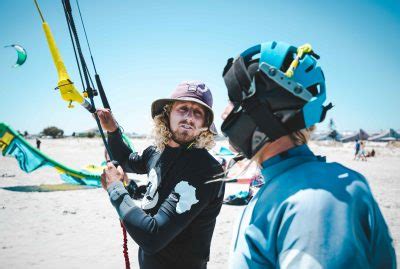 Beginner Kitesurfing Lessons - KiteLab