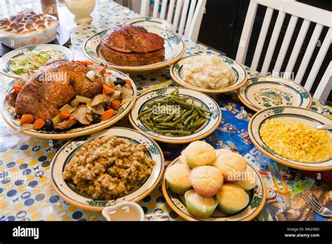 Thanksgiving Dinner Table Setting & Thanksgiving Table Settings