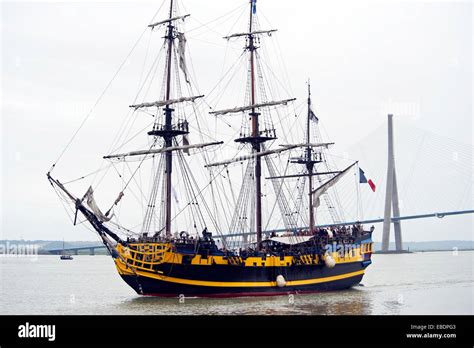 1700s ship hi-res stock photography and images - Alamy