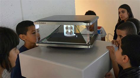 Archeological hologram : Pedagogy in museum - holusion.com