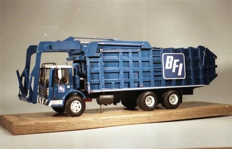 Garbage Trucks - Model Trucks: Big Rigs and Heavy Equipment - Model ...