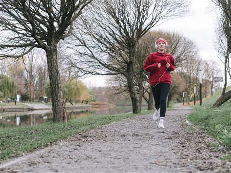 Stay Aware, Stay Alive: How Open Ear Headphones Enhance Running Safety