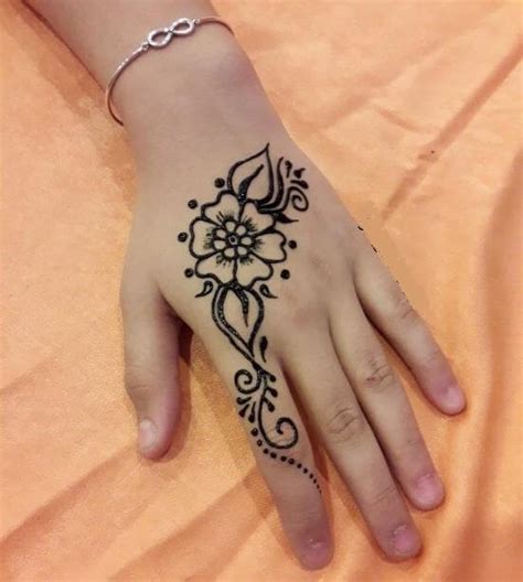 50+ Simple Henna Tattoos For Women & Men (2020)