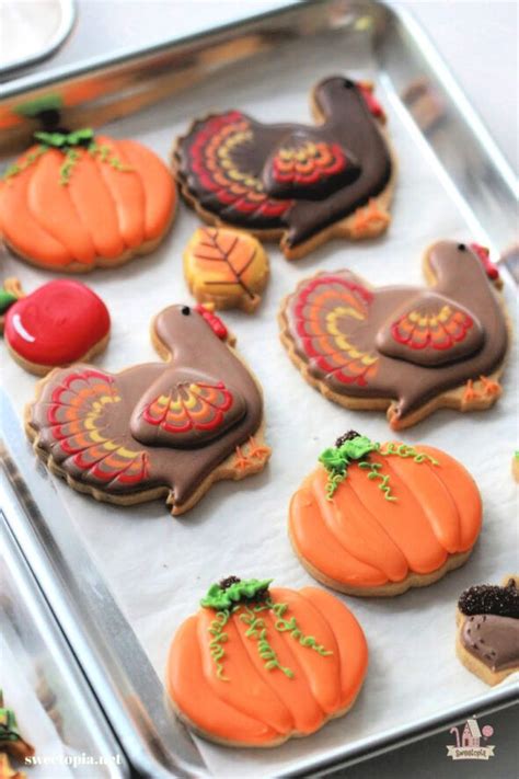 How to Decorate Turkey Cookies with Royal Icing | Sweetopia | Turkey ...