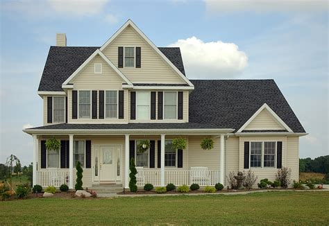 How to Select Exterior Paint Colors for a Home