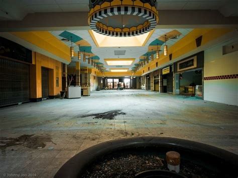 Abandoned Malls in the USA (66 pics)