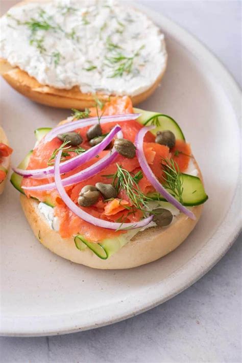 Smoke Salmon Bagel {With Cream Cheese} | FeelGoodFoodie